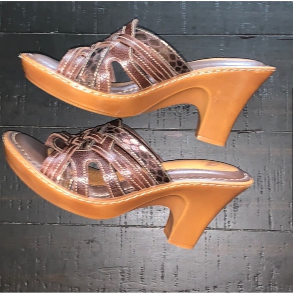 Excellent Preowned Condition Nuture Heels Size 7.